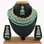 *Зелёное и золотое индийское украшение на шею со стразами