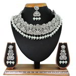 *Молочное и золотое индийское украшение на шею со стразами