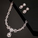 *Молочное и золотое индийское украшение на шею со стразами