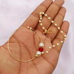 *Молочное и золотое индийское кольцо в нос с перламутровыми бусинками