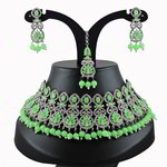 *Зелёное и золотое индийское украшение на шею со стразами, перламутровыми бусинками