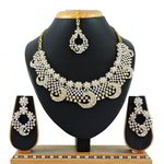 *Молочное и золотое индийское украшение на шею со стразами