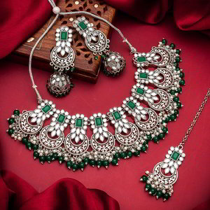 Серебристое и зелёное индийское украшение на шею с искусственными камнями