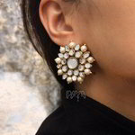 *Молочные и золотые индийские серьги с перламутровыми бусинками