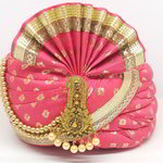 *Розовый шёлковый индийский тюрбан (чалма), украшенный печатным рисунком с кружевами