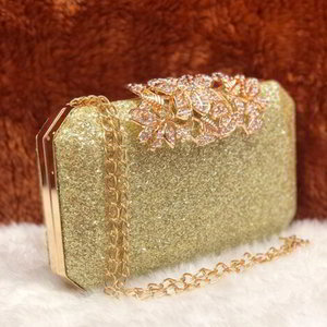 Золотая женская сумочка-клатч с пайетками