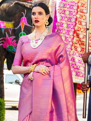 Фиолетовое индийское сари из шёлка, украшенное вышивкой люрексом