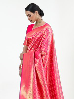Пурпурное шёлковое индийское сари, украшенное вышивкой люрексом