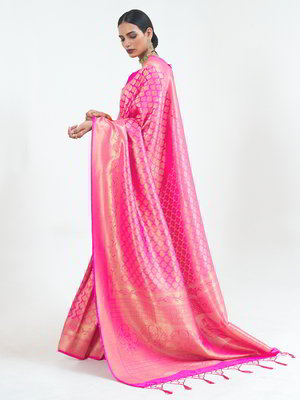 Розовое индийское сари из шёлка, украшенное вышивкой люрексом
