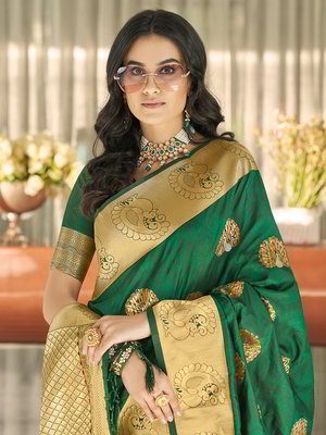 Зелёное индийское сари из жаккардовой ткани и шёлка, украшенное вышивкой люрексом