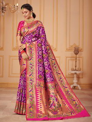Фиолетовое шёлковое индийское сари, украшенное вышивкой люрексом