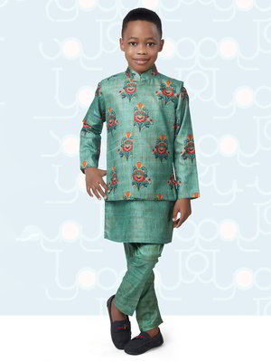 Зелёный национальный костюм для мальчика из шёлка, украшенный печатным рисунком