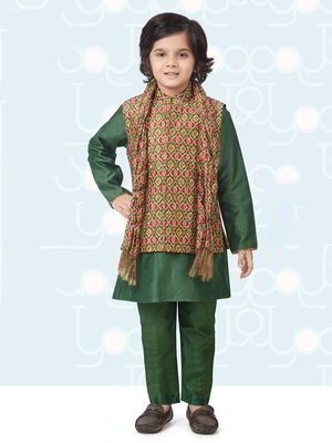 Зелёный шёлковый национальный костюм для мальчика