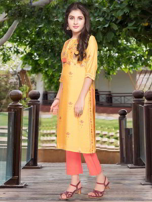 Оранжевый хлопко-шёлковый индийское национальное платье / костюм для девочки с рукавами три-четверти с пайетками