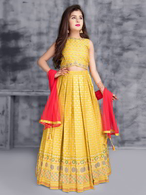 Жёлтый индийский национальный костюм для девочки из шёлка-сырца без рукавов с пайетками