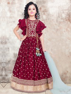 Бордовый шёлковый индийский национальный костюм для девочки без рукавов, украшенный вышивкой люрексом с пайетками, кусочками зеркалец