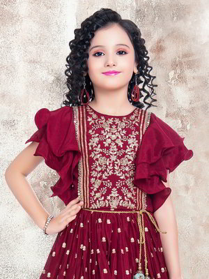 Бордовый шёлковый индийский национальный костюм для девочки без рукавов, украшенный вышивкой люрексом с пайетками, кусочками зеркалец
