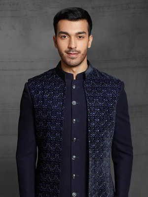 Тёмно-синий индийский мужской костюм с пайетками