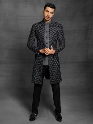 Чёрный шёлковый индийский мужской костюм с пайетками
