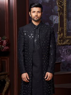 Чёрный индийский мужской костюм из шёлка-сырца с кусочками зеркалец