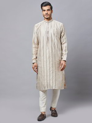 Бежевый хлопковый и шёлковый индийский национальный мужской костюм с пайетками, кусочками зеркалец