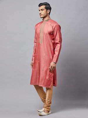 Розовый индийский национальный мужской костюм из хлопка и шёлка с кусочками зеркалец