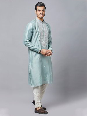 Зелёный шёлковый индийский национальный мужской костюм с кусочками зеркалец