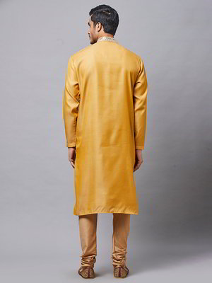 Горчичный и жёлтый шёлковый индийский национальный мужской костюм с кусочками зеркалец