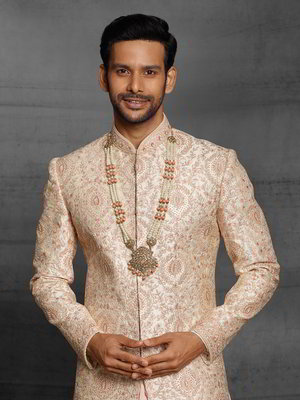 Кремовый шёлковый индийский свадебный мужской костюм со стразами, бисером
