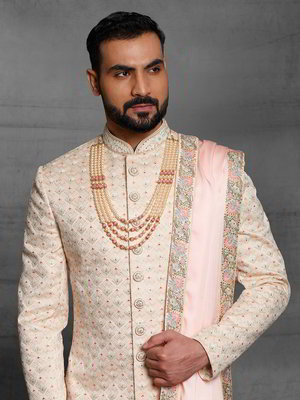 Персиковый шёлковый индийский свадебный мужской костюм