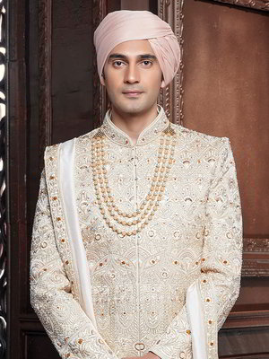 Кремовый шёлковый индийский свадебный мужской костюм с бисером, пайетками