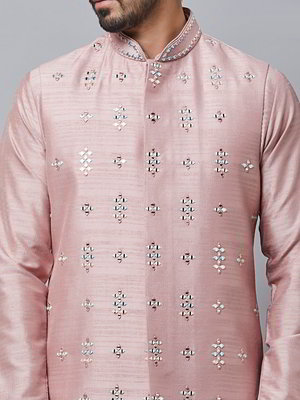 Розовый шёлковый национальный мужской костюм с жилетом с кусочками зеркалец