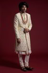 *Жёлтый и кремовый хлопко-шёлковый индийский свадебный мужской костюм / шервани, украшенный вышивкой
