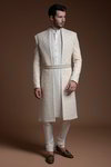 *Цвета айвори хлопко-шёлковый индийский свадебный мужской костюм / шервани, украшенный вышивкой