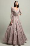 *Розовое нарядное платье / костюм из фатина с длинными рукавами, украшенное вышивкой