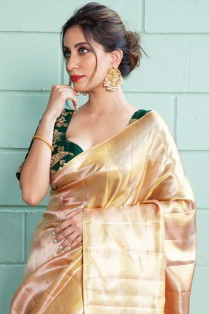 Жёлтое и золотое индийское сари из шёлка, украшенное вышивкой люрексом