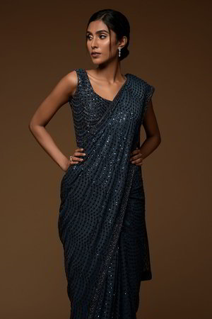 Чёрное и серое индийское сари из креп-жоржета, украшенное вышивкой