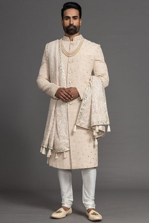 Персиковый индийский свадебный мужской костюм / шервани из креп-жоржета и шёлка, украшенный вышивкой