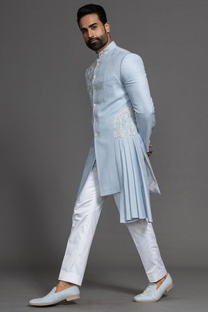 Синий индийский свадебный мужской костюм / шервани, украшенный вышивкой