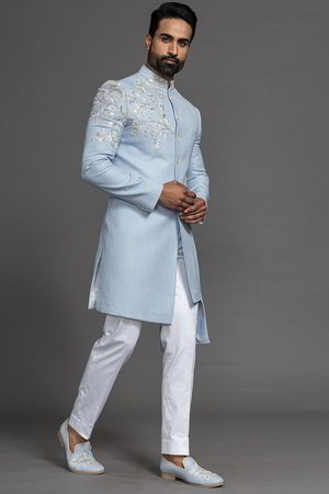 Синий индийский свадебный мужской костюм / шервани, украшенный вышивкой