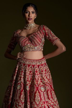 Красный индийский женский свадебный костюм лехенга (ленга) чоли из крепа и шёлка с рукавами ниже локтя, украшенный вышивкой
