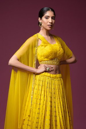 Жёлтый индийский женский свадебный костюм лехенга (ленга) чоли из крепа и шёлка без рукавов, украшенный вышивкой