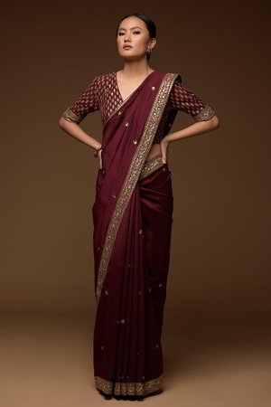 Золотое и красное шёлковое индийское сари, украшенное вышивкой
