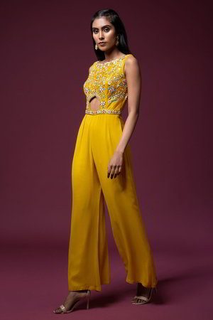 Жёлтое платье / костюм из креп-жоржета, украшенное вышивкой
