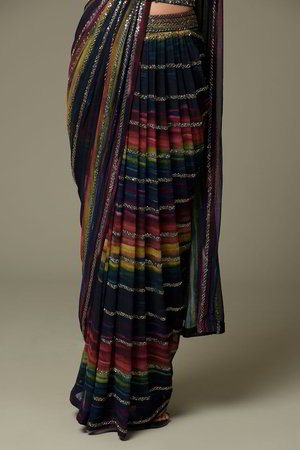 Серебристое индийское сари из креп-жоржета, украшенное вышивкой
