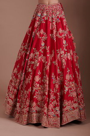 Красный индийский женский свадебный костюм лехенга (ленга) чоли из натурального шёлка-сырца и шёлка с рукавами ниже локтя, украшенный вышивкой люрексом, скрученной шёлковой нитью с пайетками