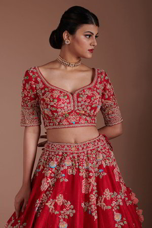 Красный индийский женский свадебный костюм лехенга (ленга) чоли из натурального шёлка-сырца и шёлка с рукавами ниже локтя, украшенный вышивкой люрексом, скрученной шёлковой нитью с пайетками