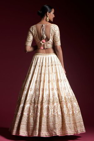 Белый индийский женский свадебный костюм лехенга (ленга) чоли из натурального шёлка с рукавами ниже локтя, украшенный вышивкой