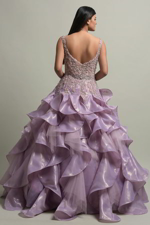 Фиолетовое платье / костюм из фатина без рукавов, украшенное вышивкой