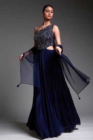 Тёмно-синее платье / костюм из крепа без рукавов, украшенное вышивкой